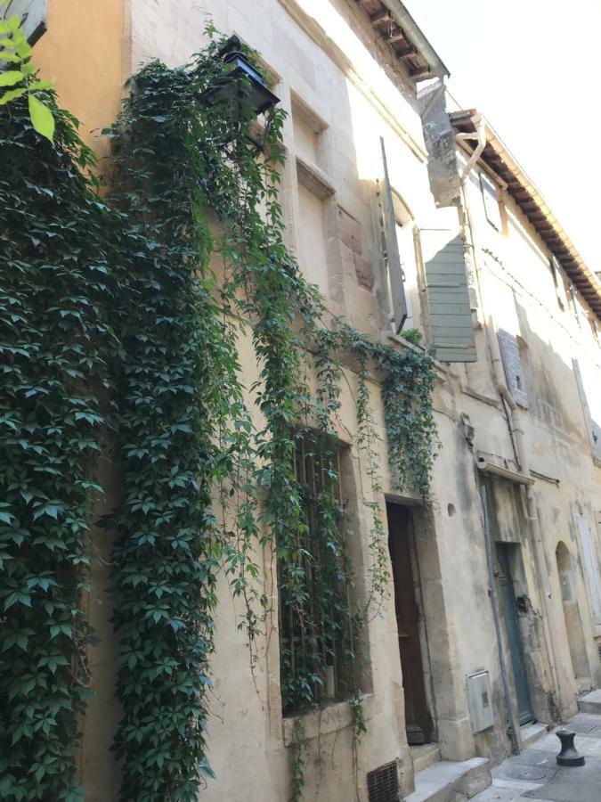 Studio De Charme A La Roquette Арль Екстер'єр фото